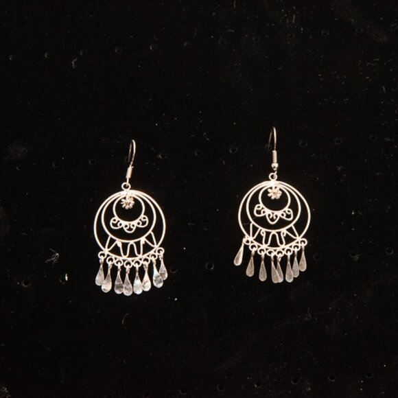 Like new Boho Style Silver Dangle earrings - Picture 1 of 2